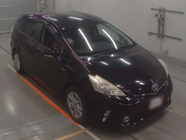 TOYOTA PRIUS ALPHA 2011