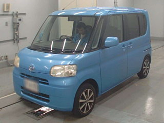 DAIHATSU TANTO 2011