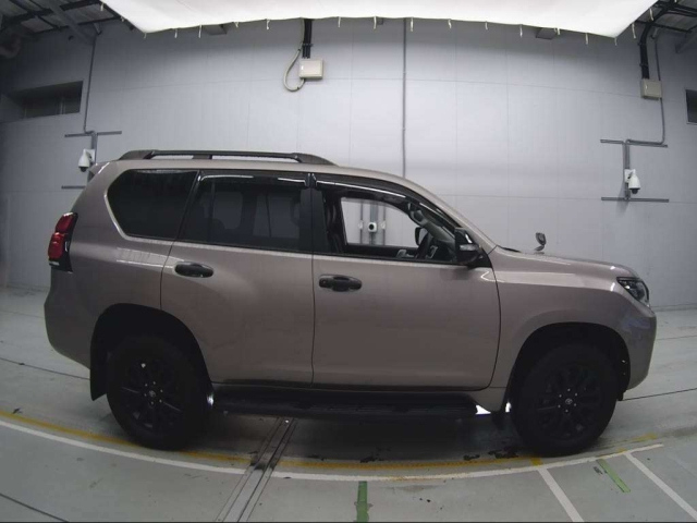 TOYOTA LAND CRUISER PRADO 2023