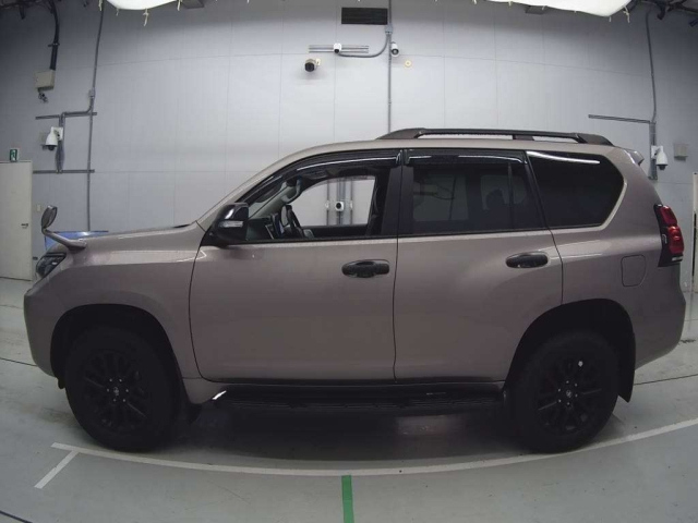 TOYOTA LAND CRUISER PRADO 2023