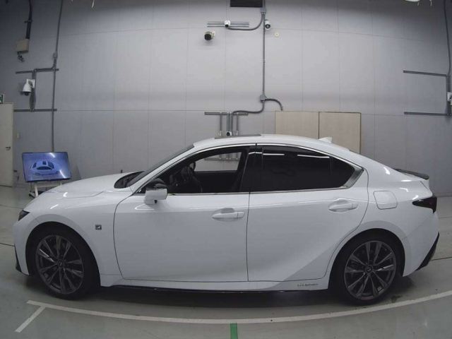 LEXUS IS 2022