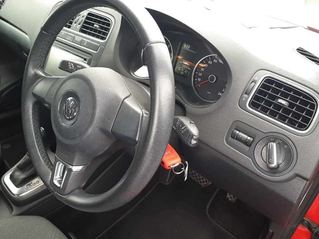 VOLKSWAGEN POLO 2014