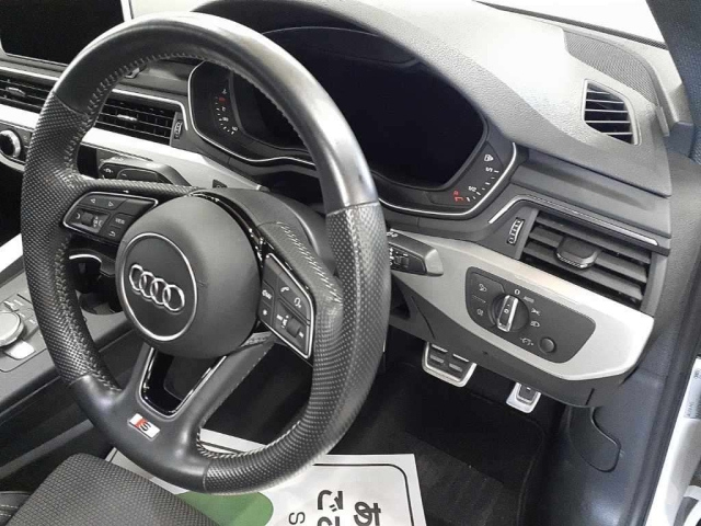 AUDI A4 2018