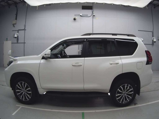 TOYOTA LAND CRUISER PRADO 2021