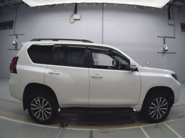 TOYOTA LAND CRUISER PRADO 2021