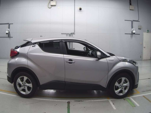 TOYOTA C-HR 2017