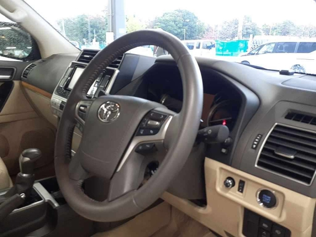 TOYOTA LAND CRUISER PRADO 2023