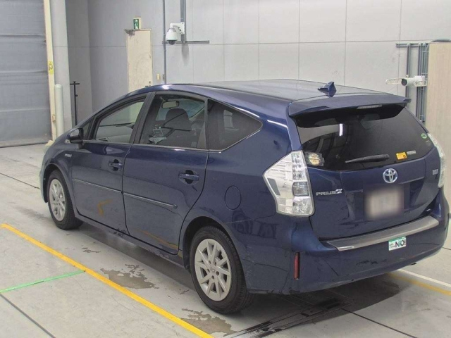 TOYOTA PRIUS ALPHA 2013