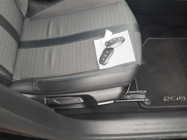PEUGEOT 208 2020
