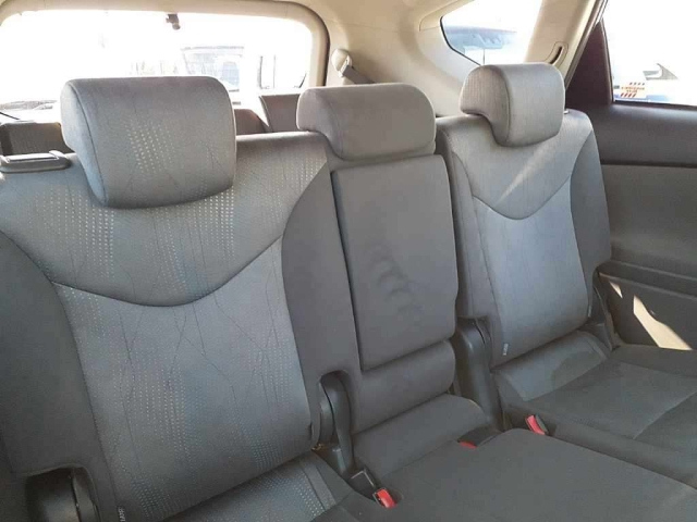 TOYOTA PRIUS ALPHA 2013