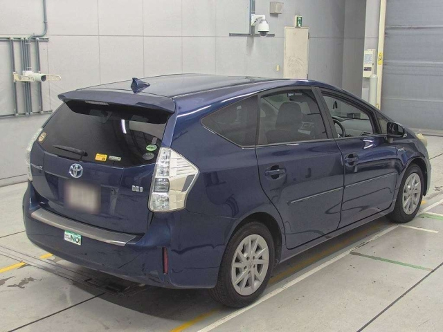 TOYOTA PRIUS ALPHA 2013