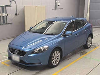 VOLVO V40 2015