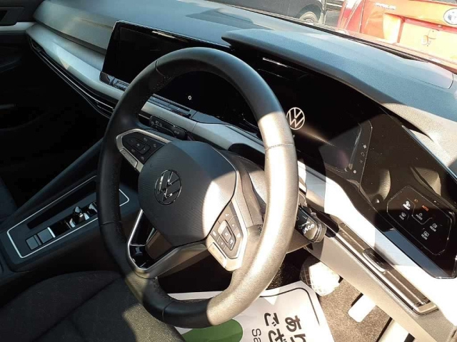 VOLKSWAGEN GOLF 2024