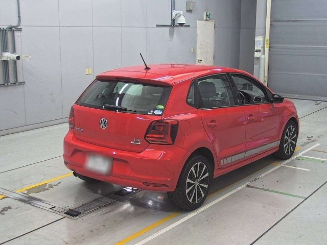 VOLKSWAGEN POLO 2016