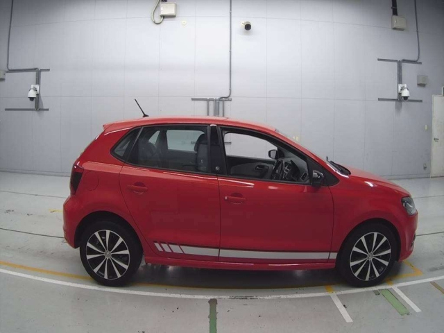VOLKSWAGEN POLO 2016