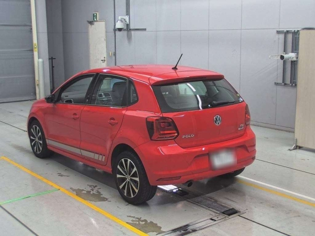VOLKSWAGEN POLO 2016