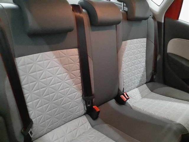 VOLKSWAGEN POLO 2016