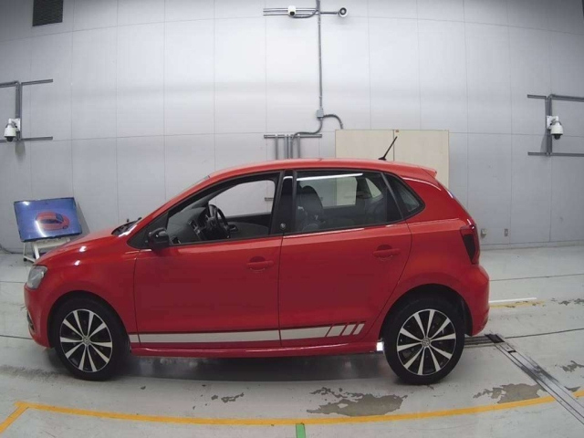 VOLKSWAGEN POLO 2016