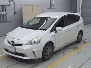 TOYOTA PRIUS ALPHA 2014