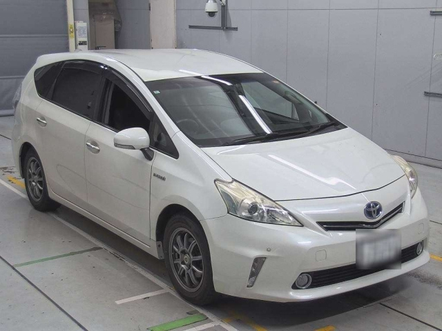 TOYOTA PRIUS ALPHA 2014