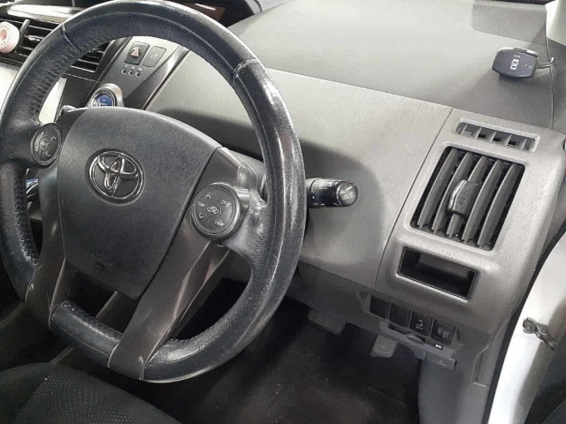 TOYOTA PRIUS ALPHA 2014