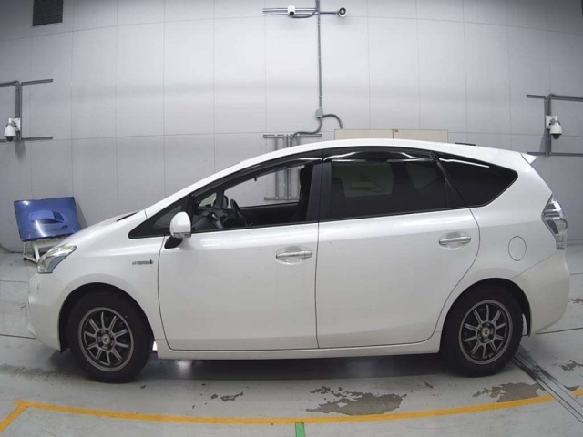 TOYOTA PRIUS ALPHA 2014
