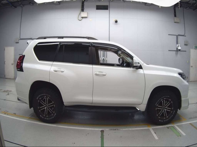 TOYOTA LAND CRUISER PRADO 2022