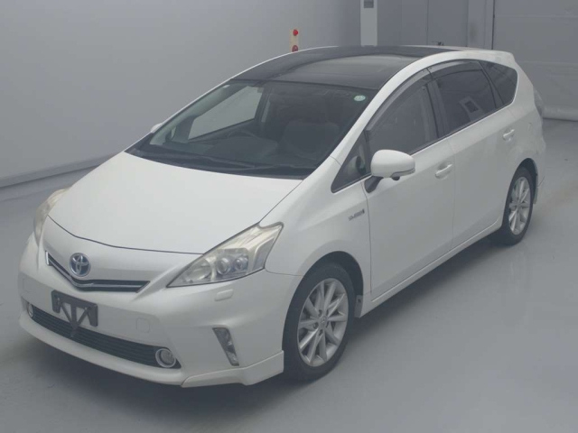 TOYOTA PRIUS ALPHA 2012