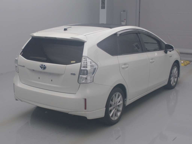 TOYOTA PRIUS ALPHA 2012