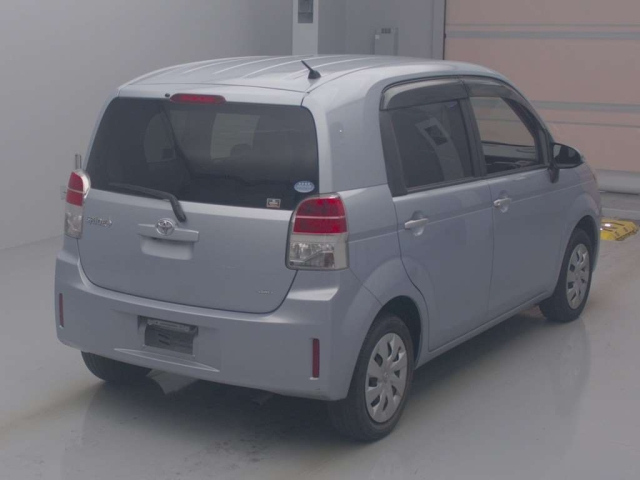TOYOTA SPADE 2013