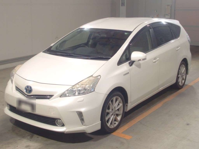 TOYOTA PRIUS ALPHA 2013