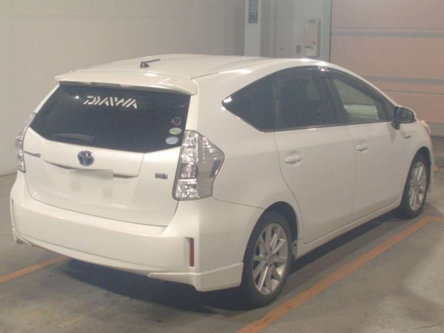 TOYOTA PRIUS ALPHA 2013