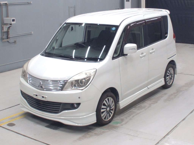 MITSUBISHI DELICA D2 2011