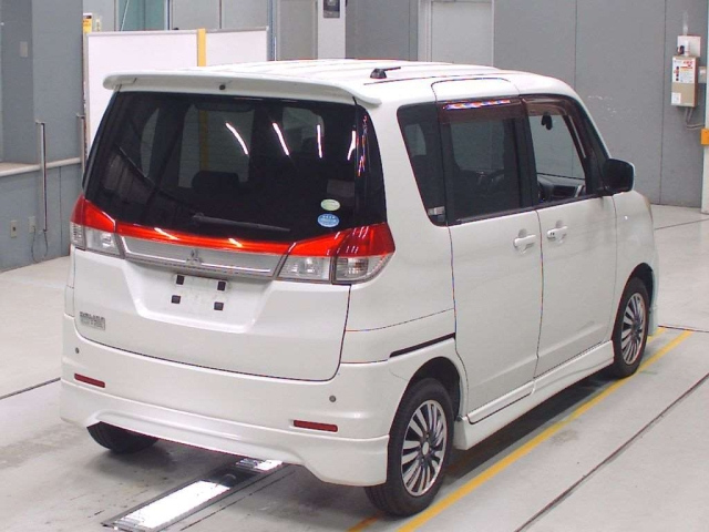 MITSUBISHI DELICA D2 2011