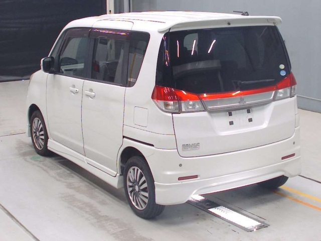 MITSUBISHI DELICA D2 2011