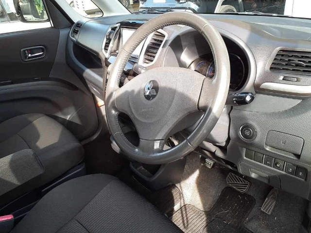 MITSUBISHI DELICA D2 2011