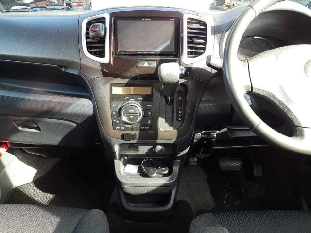 MITSUBISHI DELICA D2 2011