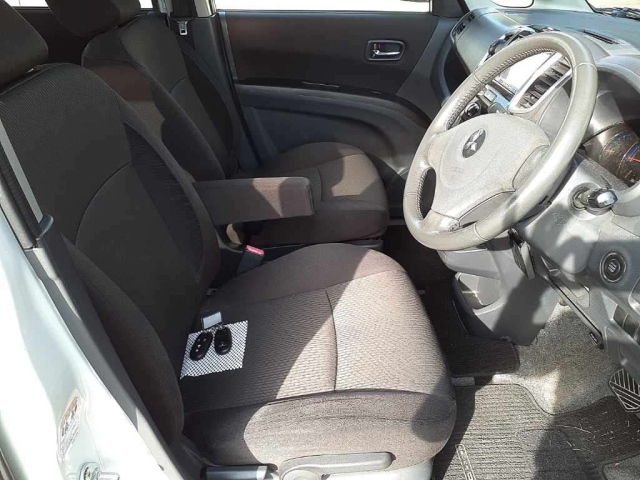 MITSUBISHI DELICA D2 2011