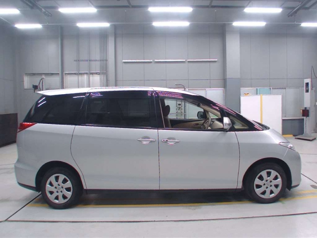 TOYOTA ESTIMA 2012