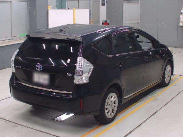 TOYOTA PRIUS ALPHA 2011