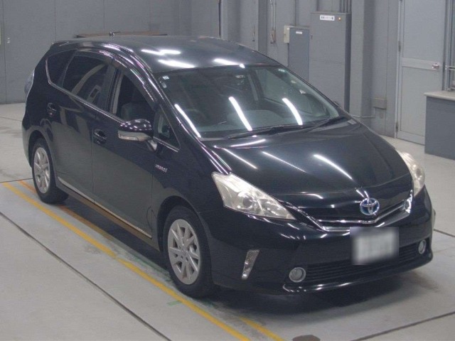 TOYOTA PRIUS ALPHA 2011
