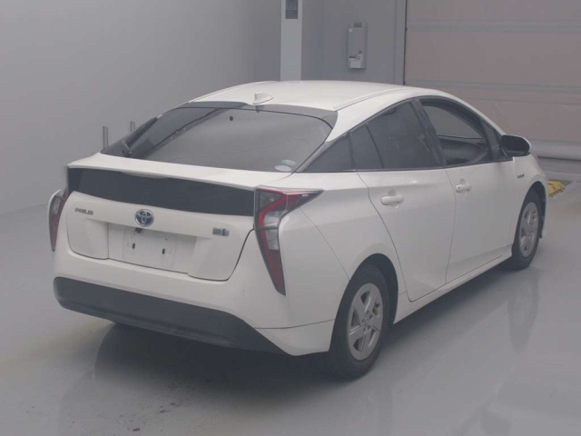 TOYOTA PRIUS 2017