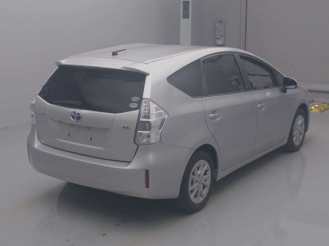 TOYOTA PRIUS ALPHA 2012