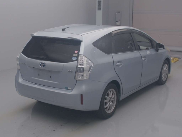 TOYOTA PRIUS ALPHA 2012
