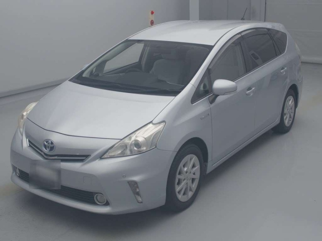 TOYOTA PRIUS ALPHA 2011
