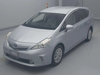 TOYOTA PRIUS ALPHA 2011