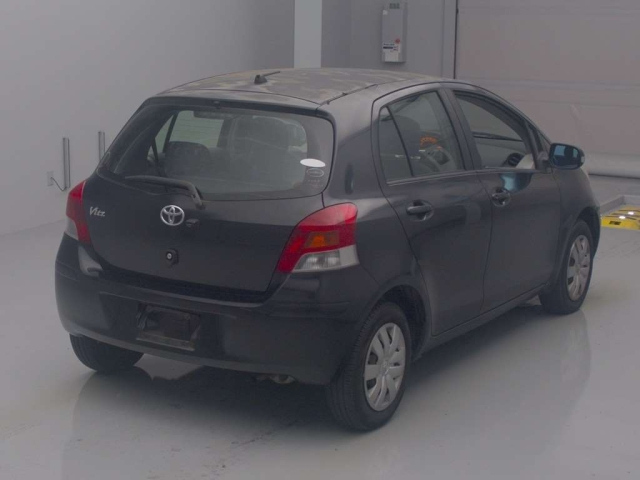 TOYOTA VITZ 2010