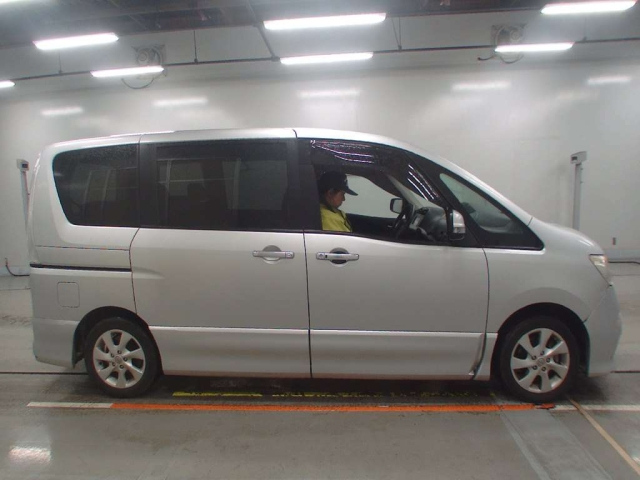 NISSAN SERENA 2010
