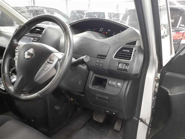 NISSAN SERENA 2010
