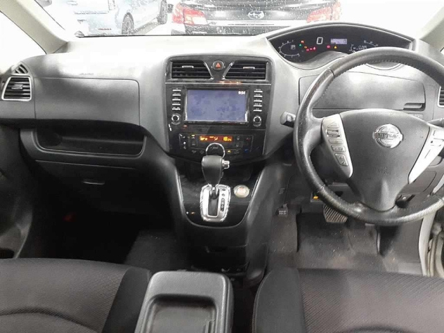 NISSAN SERENA 2010